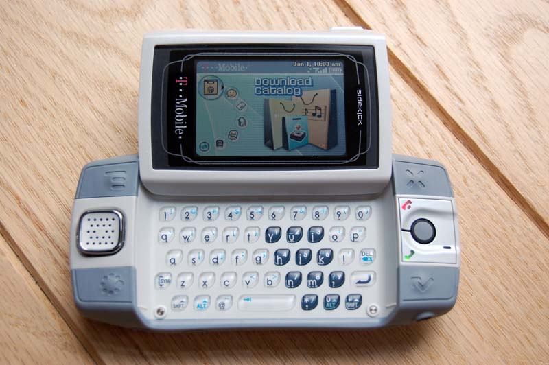 Illustration for article titled Unboxed: Our Shots of the Sidekick iD